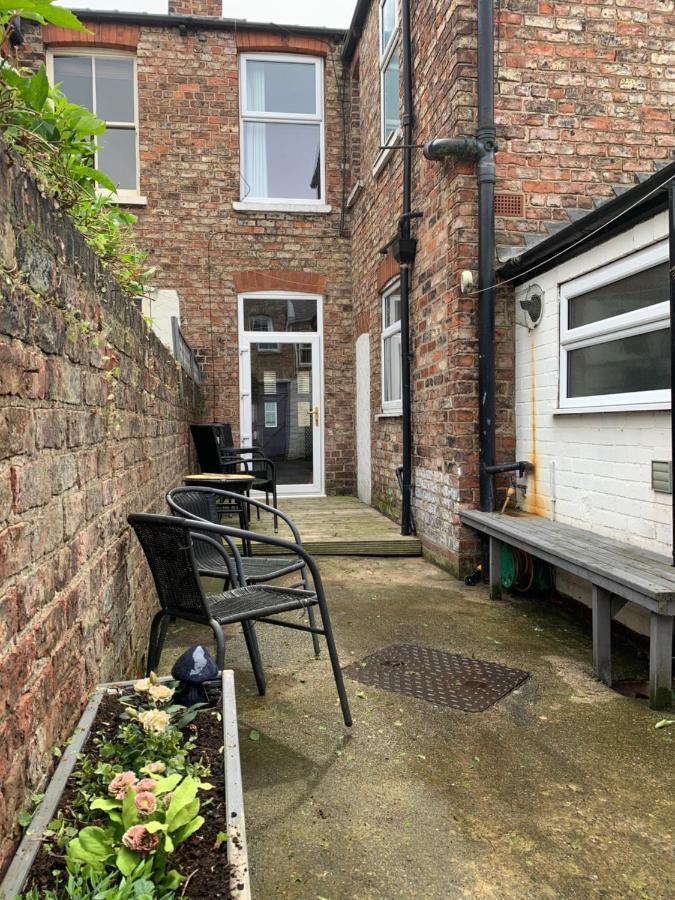 Riverside Lodge - Quaint Victorian Home By The River York Exterior photo